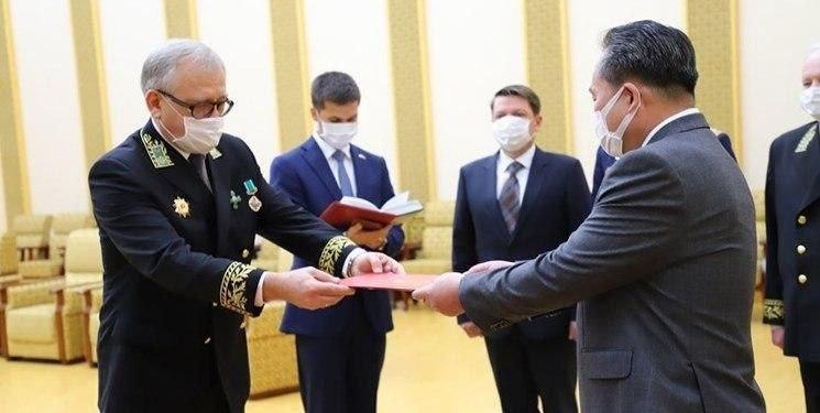 پوتین به رهبر کره شمالی نشان ویژه اهدا کرد پوتین به رهبر کره شمالی نشان ویژه اهدا کرد