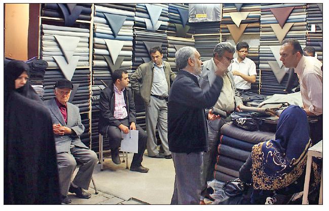 خارجیهای بیرقیب در بازار چادرمشکی خارجیهای بیرقیب در بازار چادرمشکی