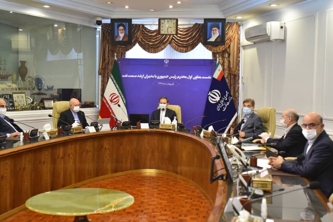 مبارزه صنعت نفت در چند جبهه مقابله با تحریمها و تبعات کرونا مبارزه صنعت نفت در چند جبهه مقابله با تحریمها و تبعات کرونا