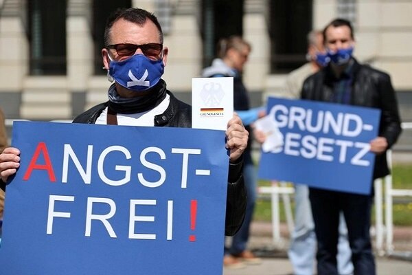 آلمانها باز هم علیه دولت به خیابانها ریختند آلمانها باز هم علیه دولت به خیابانها ریختند