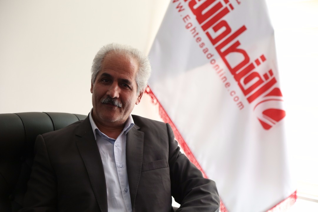 انتظار افزایش قیمت طلا با ادامه ریزش بهاى نفت/ هجوم برخى سرمایهگذاران به بازار طلا انتظار افزایش قیمت طلا با ادامه ریزش بهاى نفت/ هجوم برخى سرمایهگذاران به بازار طلا