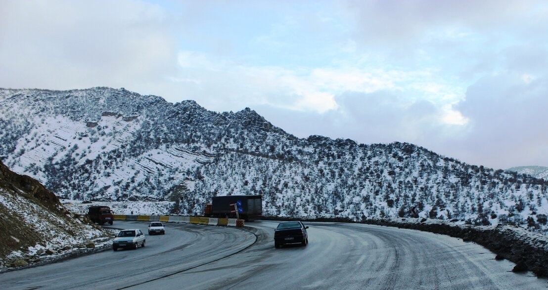 بارش برف و باران در محورهای مواصلاتی ۱۳استان کشور بارش برف و باران در محورهای مواصلاتی ۱۳استان کشور