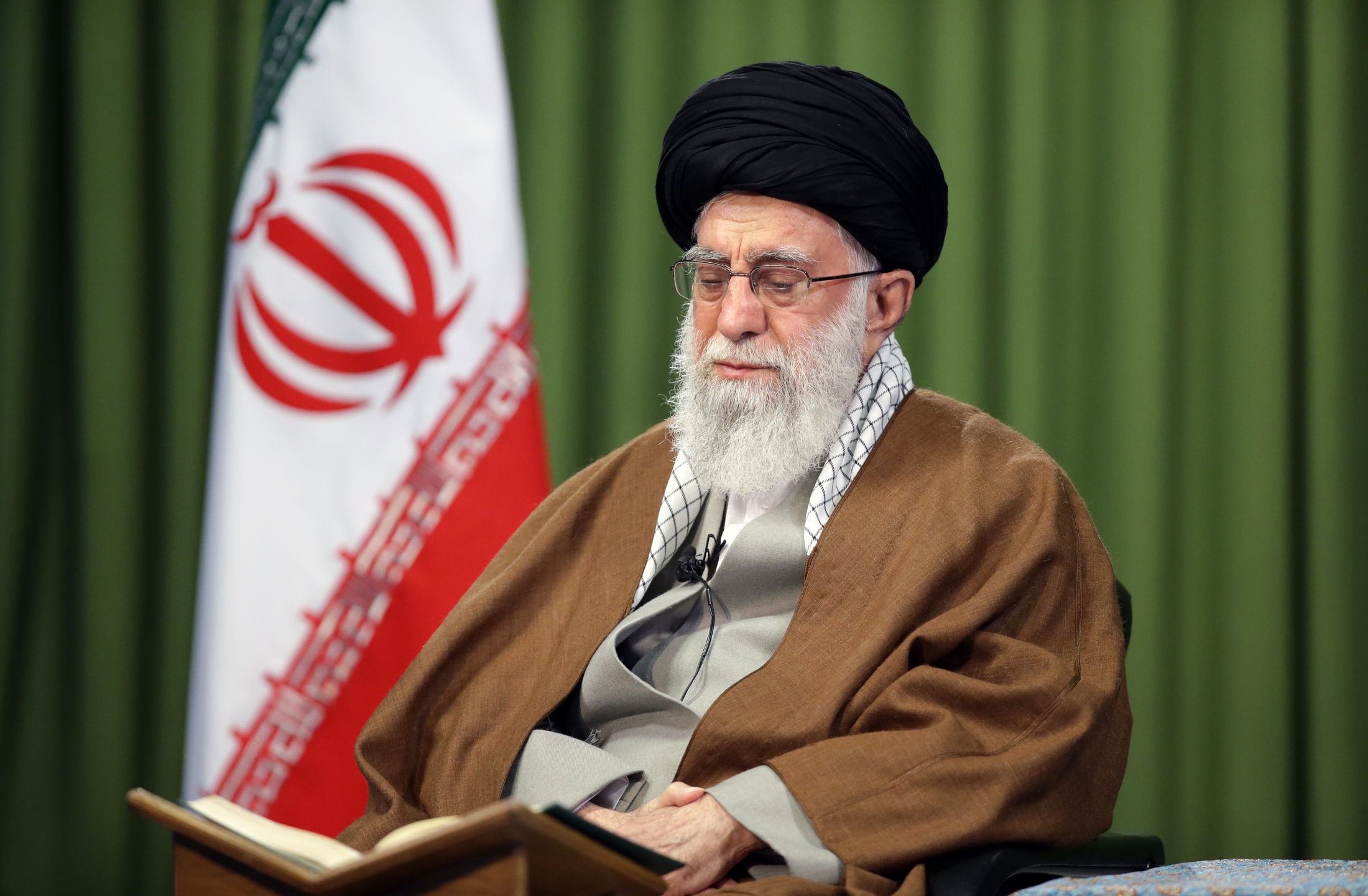 نترسیدن از دشمن و محکم ایستادن مقابل او از دستورهای مهم قرآن است نترسیدن از دشمن و محکم ایستادن مقابل او از دستورهای مهم قرآن است