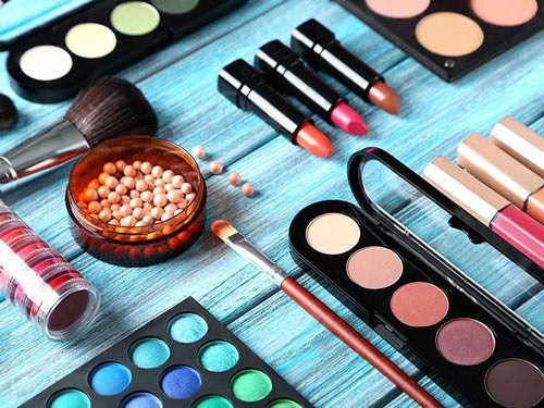 چقدر لوازم آرایشی در ایران مصرف میشود؟ چقدر لوازم آرایشی در ایران مصرف میشود؟