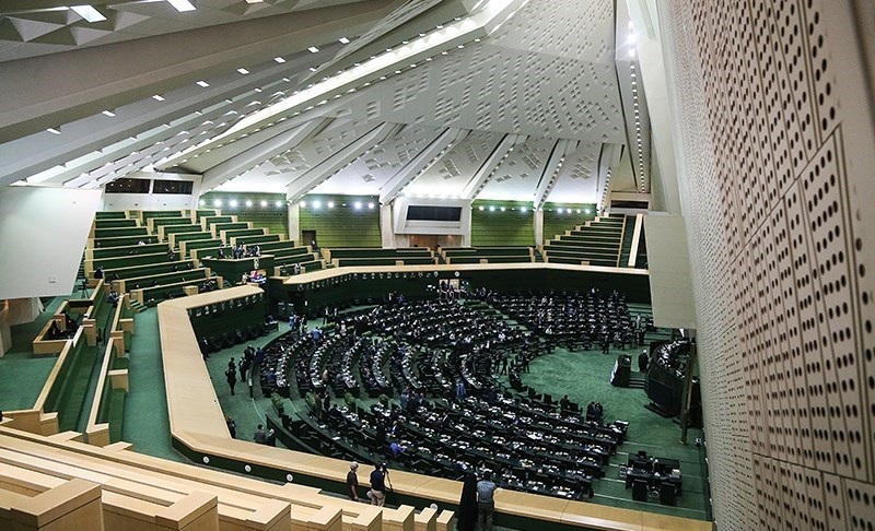 وزیر اقتصاد به نمایندگان مجلس گزارش میدهد وزیر اقتصاد به نمایندگان مجلس گزارش میدهد