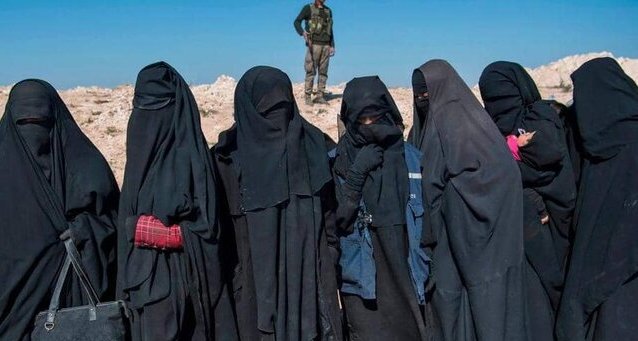 فرار 13زن داعشی از سوریه فرار 13زن داعشی از سوریه