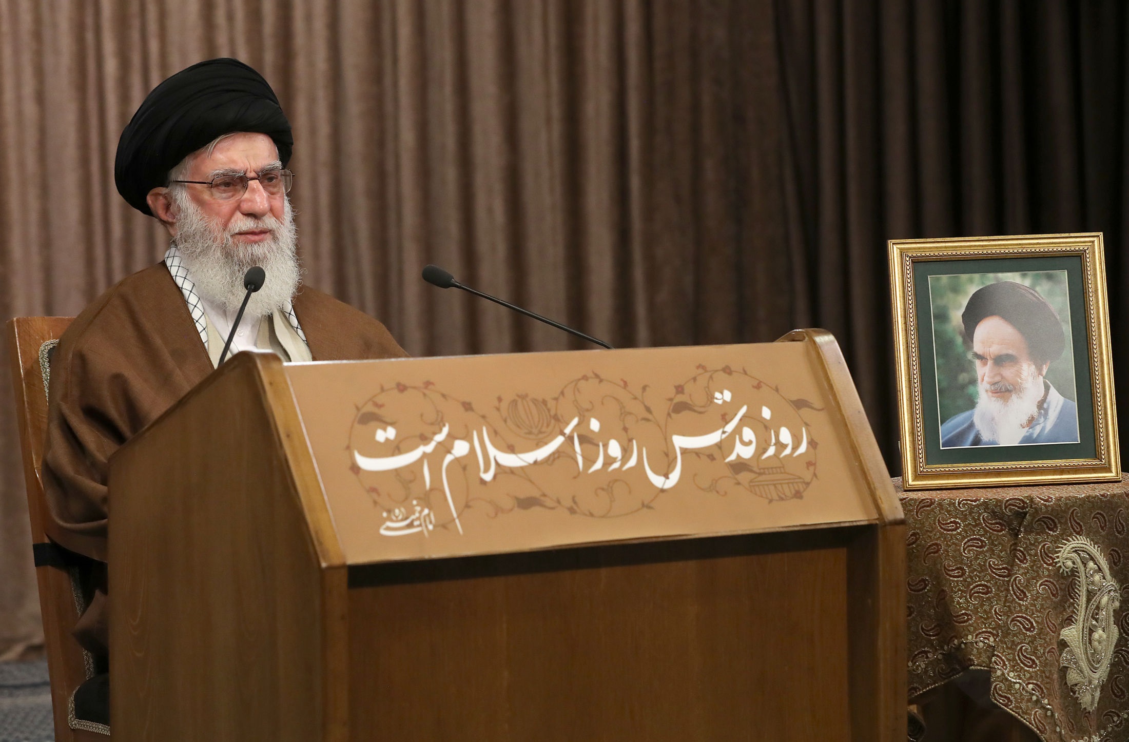 تاکید رهبر ایران بر تداوم مبارزه برای آزادی سازی فلسطین تاکید رهبر ایران بر تداوم مبارزه برای آزادی سازی فلسطین
