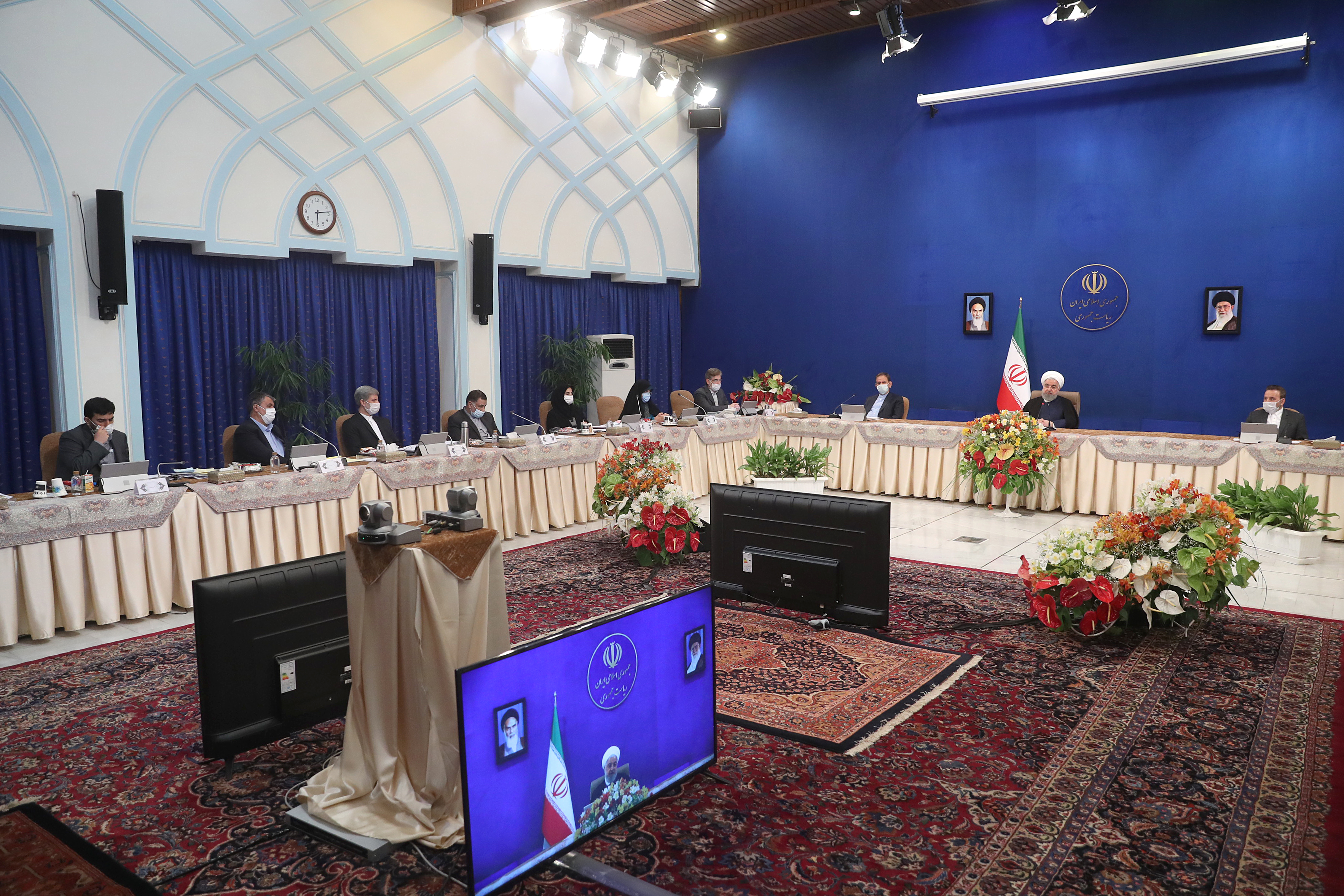 رشد 1.1درصدی اقتصاد بدون نفت در سال98/ بخش کشاورزی سال گذشته 8.8درصد رشد داشته است رشد 1.1درصدی اقتصاد بدون نفت در سال98/ بخش کشاورزی سال گذشته 8.8درصد رشد داشته است