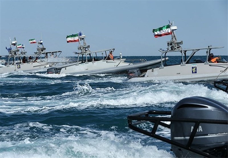 نیروی دریایی سپاه: شناور حامل قاچاق را در دریا به آتش میکشیم نیروی دریایی سپاه: شناور حامل قاچاق را در دریا به آتش میکشیم