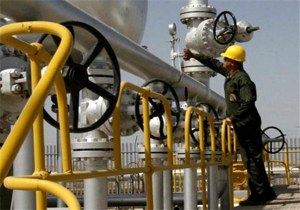 سیطره ترس کرونایی بر بازار نفت/ امیدواری به افزایش تقاضای بنزین