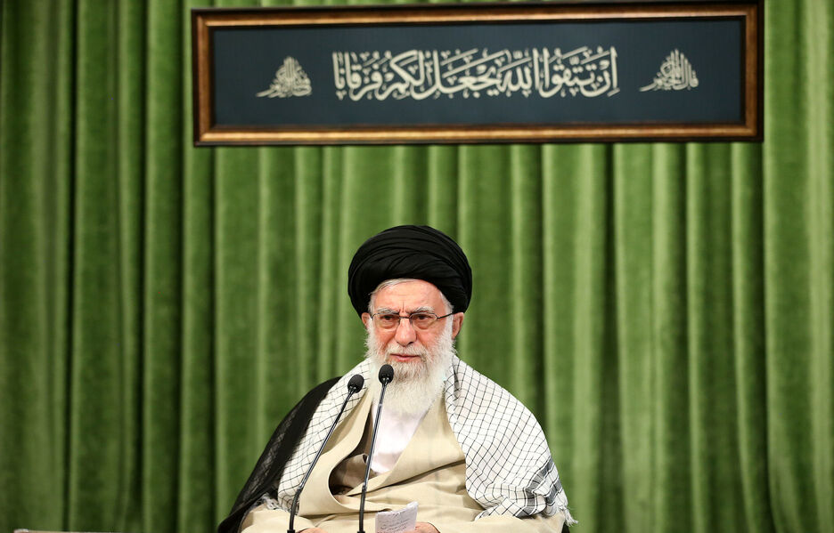 رهبر انقلاب: قطع وابستگی به نفت از مسائل کلیدی است