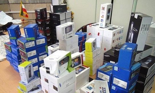 واردات موبایل با دلار دولتی، فروش با دلار آزاد واردات موبایل با دلار دولتی، فروش با دلار آزاد
