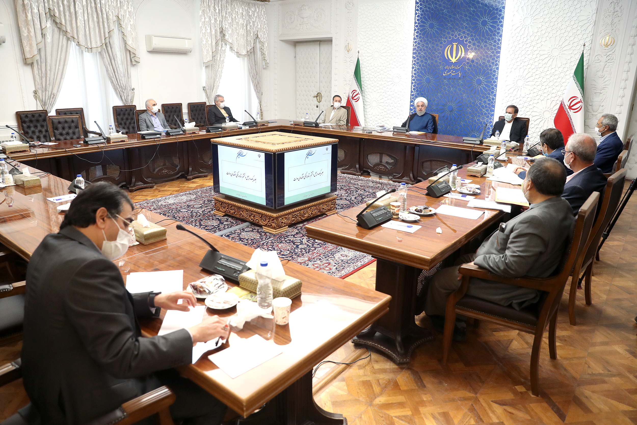 شوک ایجاد شده در بازار ارز موقت است/ بازگشت درآمدهای صادراتی، بازار را متعادل خواهد کرد شوک ایجاد شده در بازار ارز موقت است/ بازگشت درآمدهای صادراتی، بازار را متعادل خواهد کرد