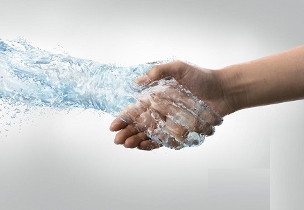 چرا دستهای من همیشه عرق میکند؟ چرا دستهای من همیشه عرق میکند؟