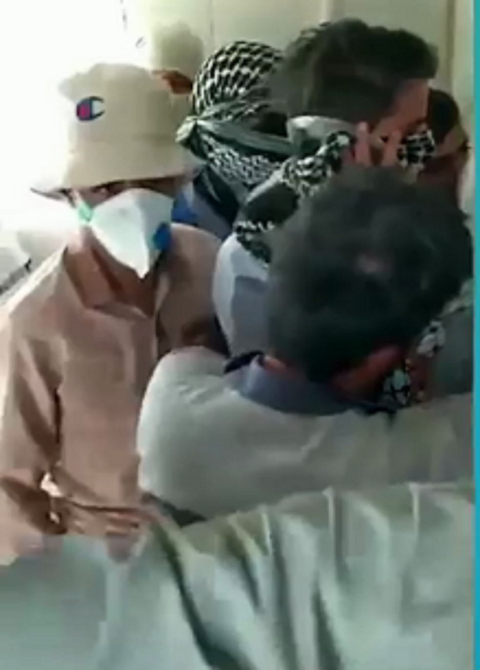 سیل کارگران در صف ثبت انگشت خروج از محل کار! +فیلم