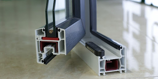 صنایع پتروشیمی مواد اولیه را برای افزایش قیمت بصورت سلف می‌فروشند