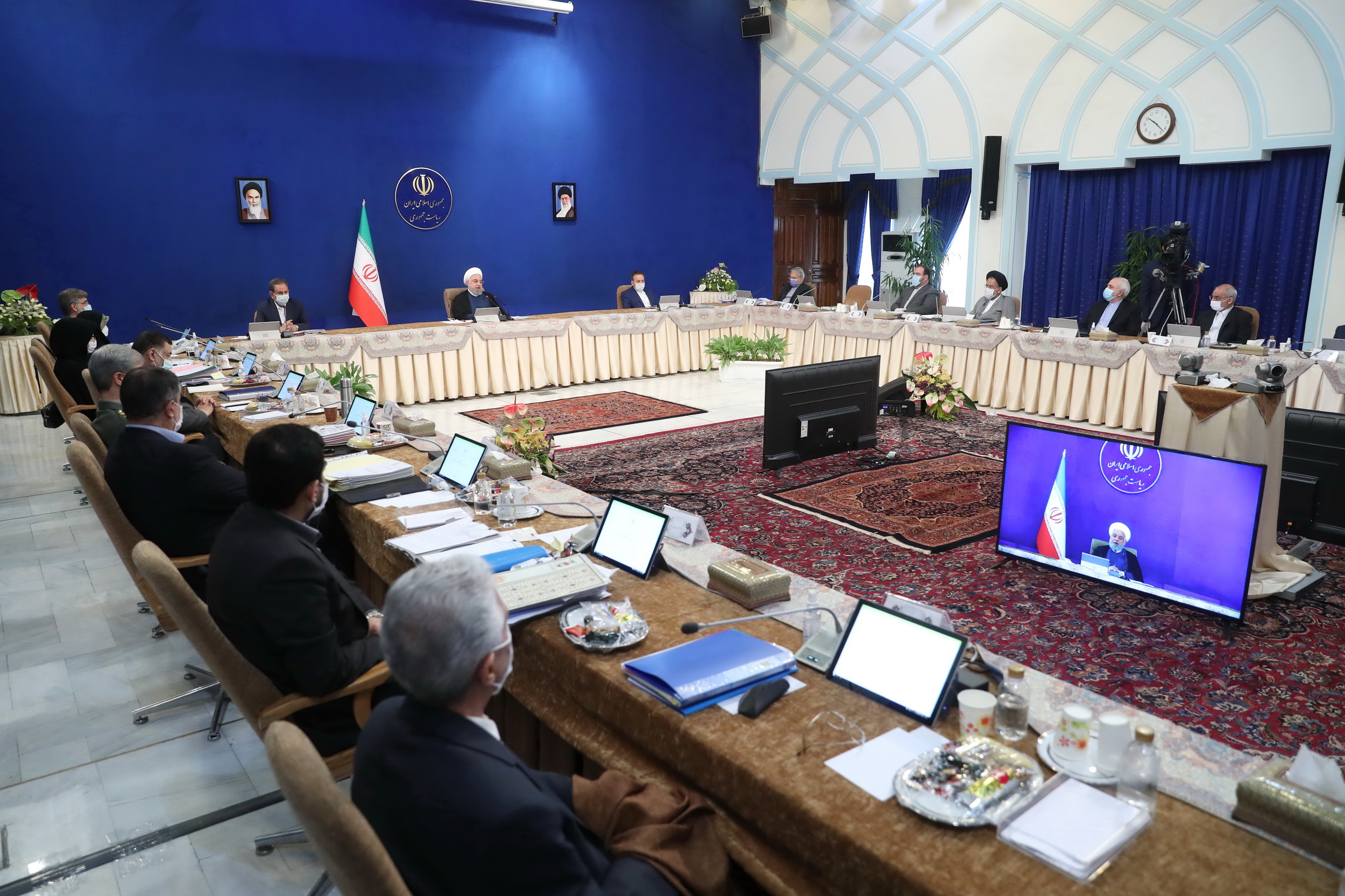 بانک مرکزی در حال متعادلسازی نرخ ارز است/ اجرای همسانسازی حقوق بازنشستگان از پاییز بانک مرکزی در حال متعادلسازی نرخ ارز است/ اجرای همسانسازی حقوق بازنشستگان از پاییز