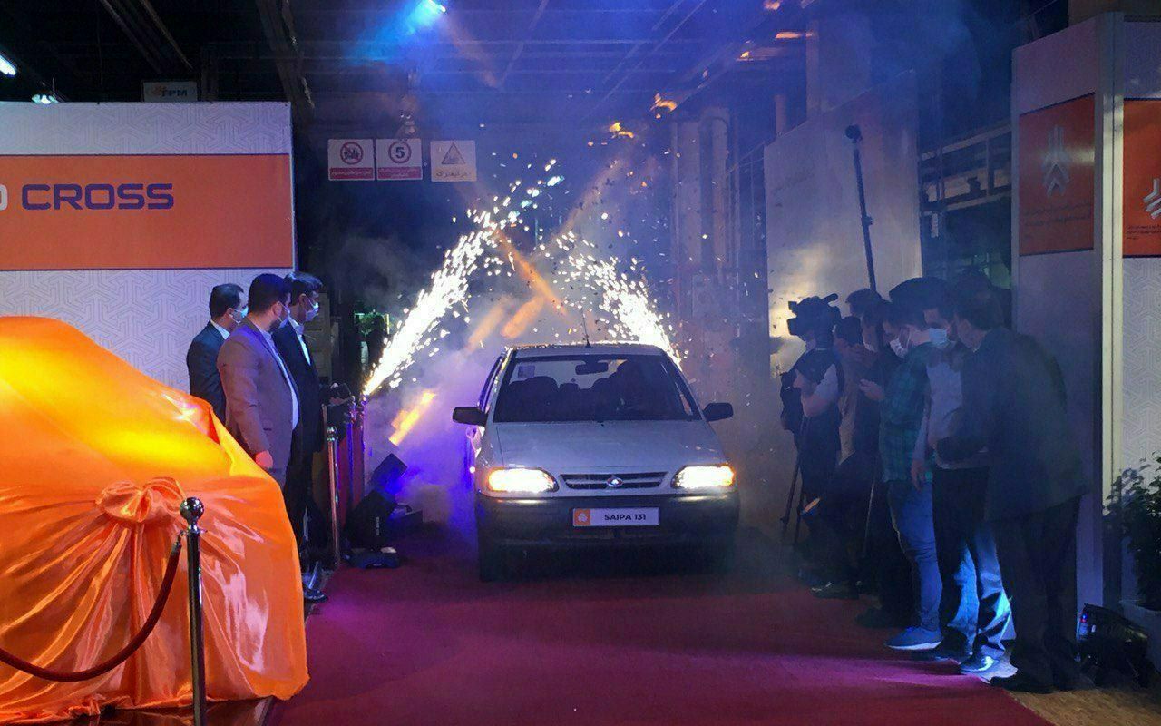 یادگاری رئیس دفتر رئیس جمهوری روی آخرین پراید +عکس یادگاری رئیس دفتر رئیس جمهوری روی آخرین پراید +عکس