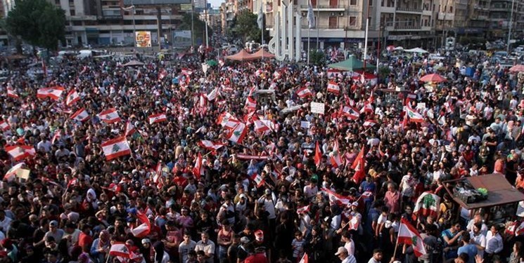 لبنانیها مقابل پارلمان تظاهرات کردند لبنانیها مقابل پارلمان تظاهرات کردند