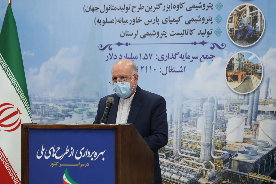 بازی با کلمات دستمایه تبلیغات وزارت نفت/ از افتتاحهای چندباره تا القاب ناموزون بازی با کلمات دستمایه تبلیغات وزارت نفت/ از افتتاحهای چندباره تا القاب ناموزون