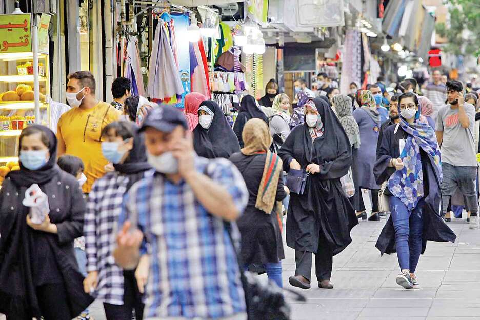 دورهمی‌های مردم در بوستان‌‌ها در شرایط کرونایی +فیلم