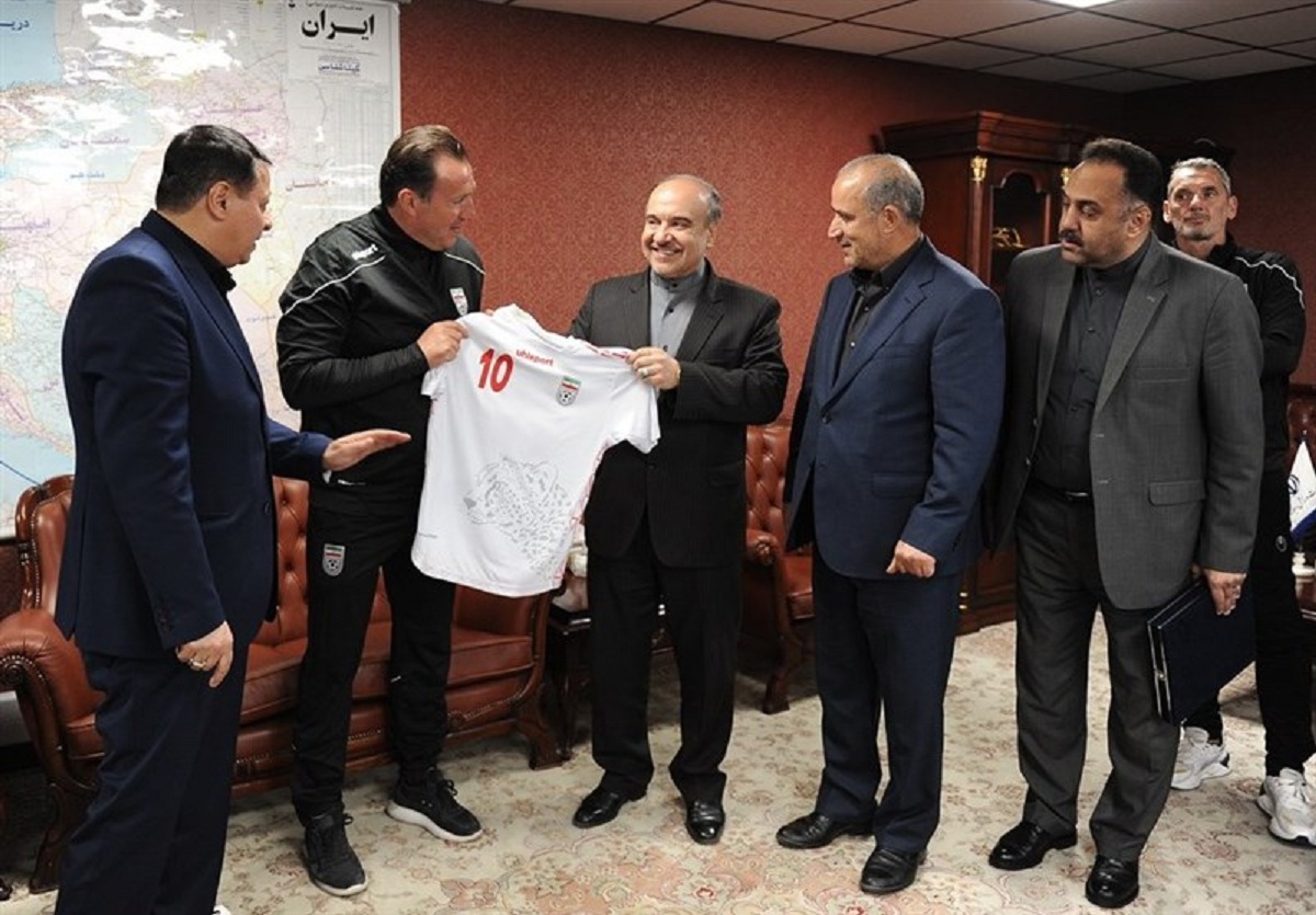 وزیر ورزش و مدیران فعلی و پیشین فدراسیون فوتبال به مجلس میروند وزیر ورزش و مدیران فعلی و پیشین فدراسیون فوتبال به مجلس میروند