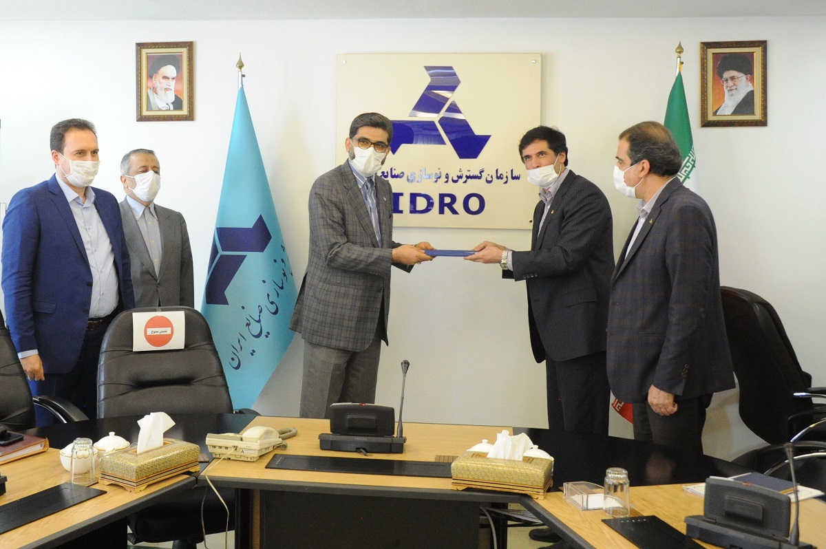 تقدیر ایدرو از عملکرد مدیرعامل و اعضای هیات مدیره ایران خودرو تقدیر ایدرو از عملکرد مدیرعامل و اعضای هیات مدیره ایران خودرو
