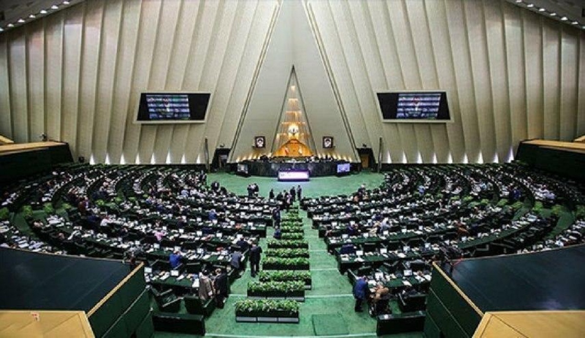 تصویب طرح ممنوعیت انتصاب مدیران دارای تابعیت مضاعف تصویب طرح ممنوعیت انتصاب مدیران دارای تابعیت مضاعف