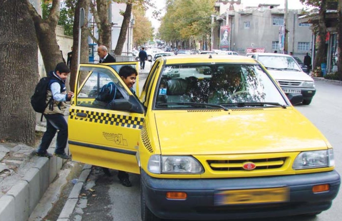 استفاده از ماسک و دستکش در سرویس مدارس الزامی است استفاده از ماسک و دستکش در سرویس مدارس الزامی است