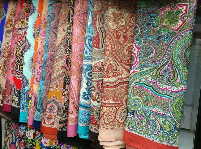 کاهش ۶۰درصدی فروش شال و روسری کاهش ۶۰درصدی فروش شال و روسری