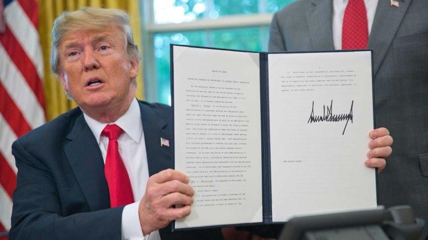 امضای یک فرمان اجرایی جدید درباره محدودیتهای تسلیحاتی ایران امضای یک فرمان اجرایی جدید درباره محدودیتهای تسلیحاتی ایران