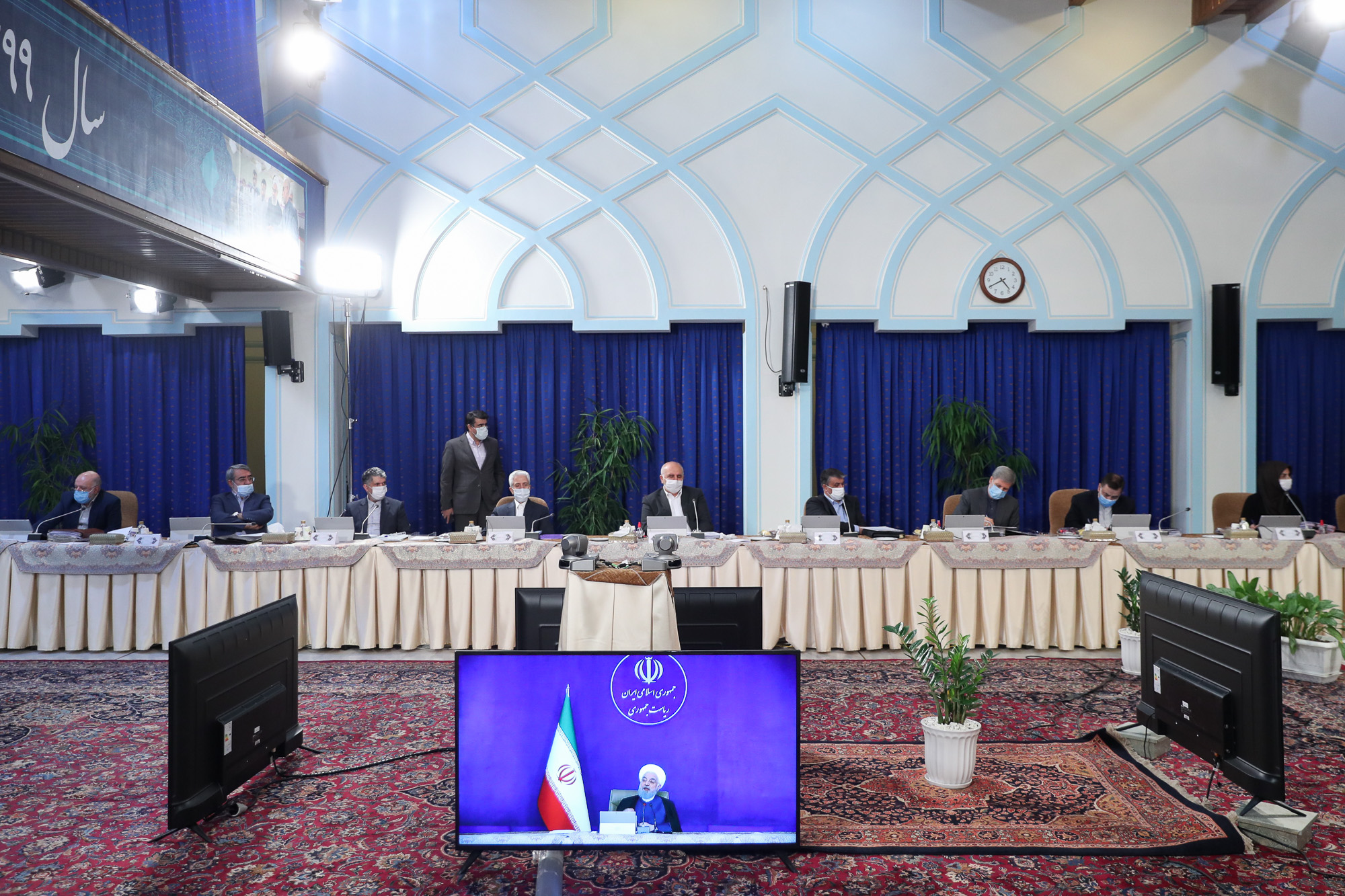 تصویب افزایش سهام قابل واگذاری صنایع پالایش نفت در بورس/ موافقت با تأدیه دیون دولت برای همسانسازی حقوق بازنشستگان تصویب افزایش سهام قابل واگذاری صنایع پالایش نفت در بورس/ موافقت با تأدیه دیون دولت برای همسانسازی حقوق بازنشستگان
