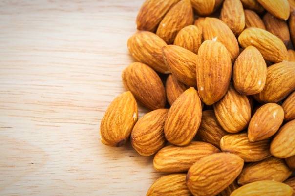 به این ۱۲دلیل از خوردن بادام غافل نشوید به این ۱۲دلیل از خوردن بادام غافل نشوید