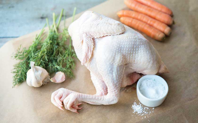 نگهداری و مصرف مرغ چگونه بیمارتان میکند؟ نگهداری و مصرف مرغ چگونه بیمارتان میکند؟