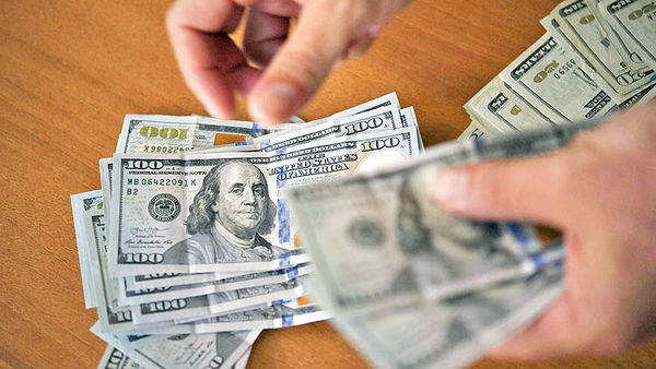خرید و فروش در بازار دلار ریسکی شد خرید و فروش در بازار دلار ریسکی شد