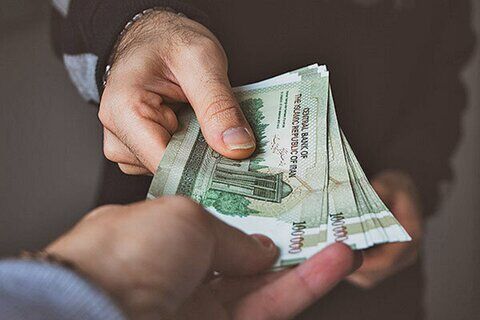اسکناس آلوده تا ۱۲ساعت ناقل کرونا است اسکناس آلوده تا ۱۲ساعت ناقل کرونا است