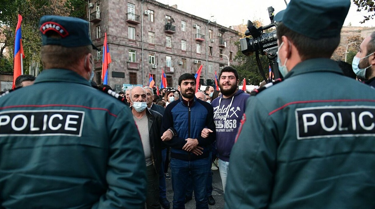 اعتراض ارمنیها به توافق صلح قرهباغ اعتراض ارمنیها به توافق صلح قرهباغ