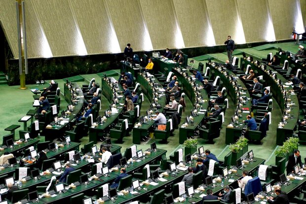 میزان فروش نفت در بودجه ۱۴۰۰ برآورد شده است میزان فروش نفت در بودجه ۱۴۰۰ برآورد شده است