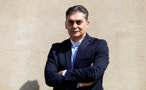 ارز ۴۲۰۰تومانی جز اتلاف منابع نتیجهای نداشته است ارز ۴۲۰۰تومانی جز اتلاف منابع نتیجهای نداشته است