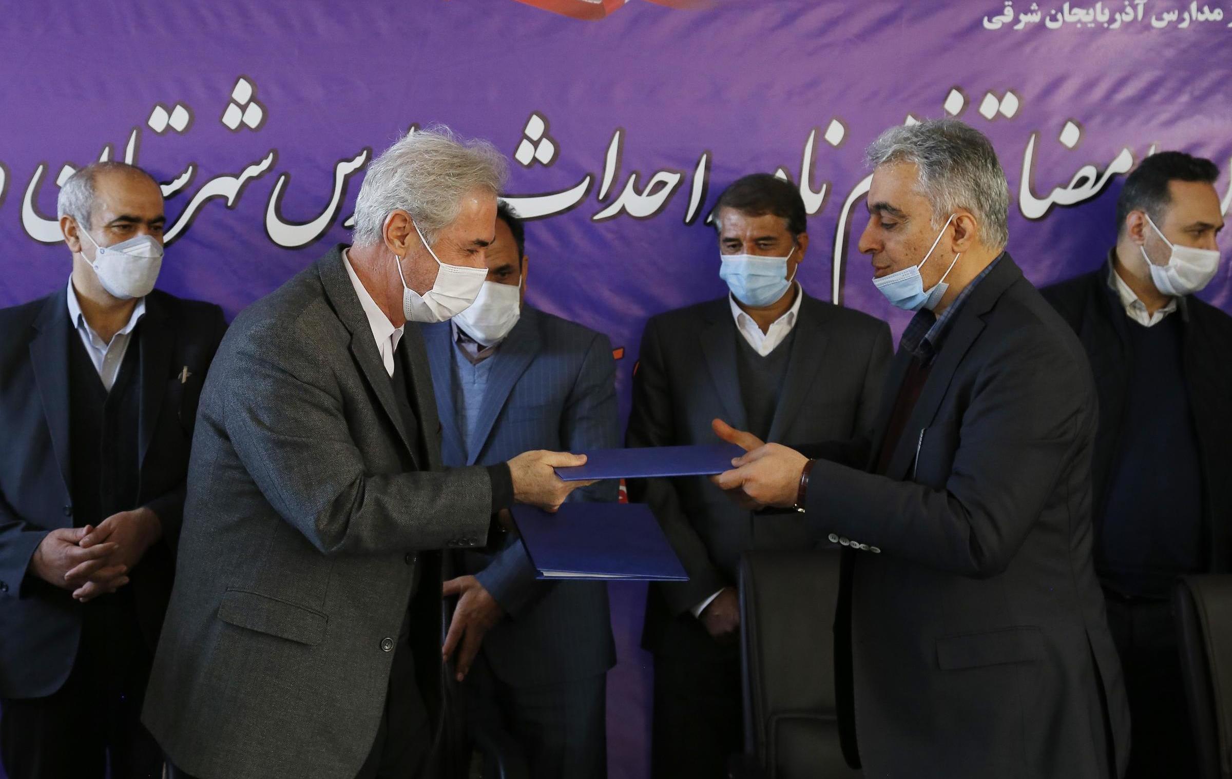 انعقاد تفاهم نامه همکاری بین شرکت مس و اداره نوسازی مدارس آذربایجان شرقی/ کلنگ احداث مجتمع امدادی جاده خواجه ورزقان به زمین خورد انعقاد تفاهم نامه همکاری بین شرکت مس و اداره نوسازی مدارس آذربایجان شرقی/ کلنگ احداث مجتمع امدادی جاده خواجه ورزقان به زمین خورد
