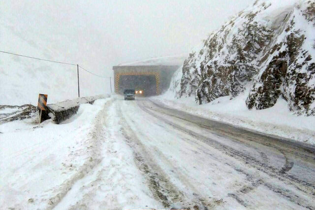 برف و باران در جادههای ۹استان برف و باران در جادههای ۹استان