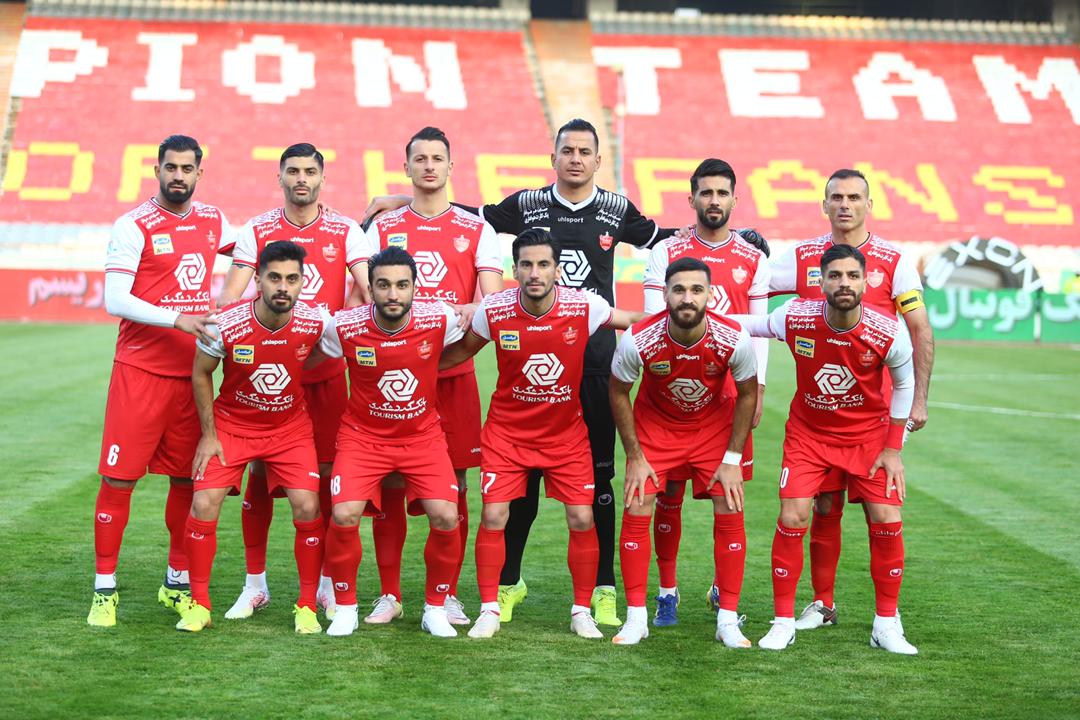 استقبال هواداران پرسپولیس از صدور کارت هواداری بانک گردشگری استقبال هواداران پرسپولیس از صدور کارت هواداری بانک گردشگری