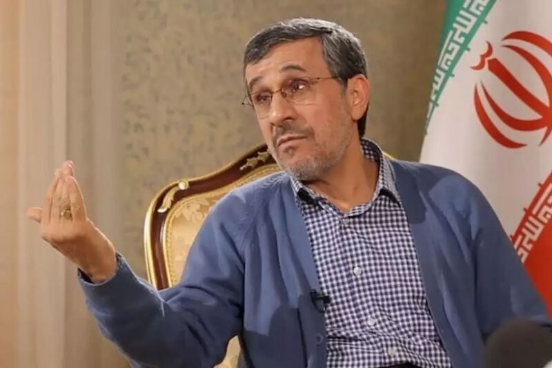 احمدینژاد: وقت انتخابات مطالبی دارم که میگویم احمدینژاد: وقت انتخابات مطالبی دارم که میگویم