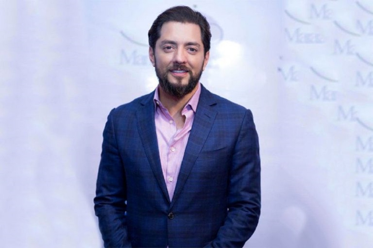 بهرام رادان درکنار اسب سفیدش + عکس
