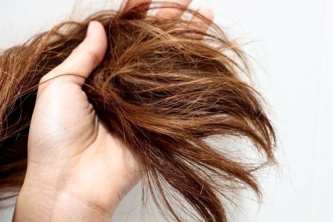 آشنایی با فواید گلاب برای مو و پوست سر آشنایی با فواید گلاب برای مو و پوست سر