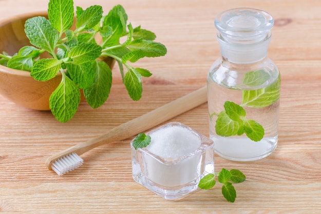 آشنایی با یک دهان شویه طبیعی و بسیار موثر! آشنایی با یک دهان شویه طبیعی و بسیار موثر!