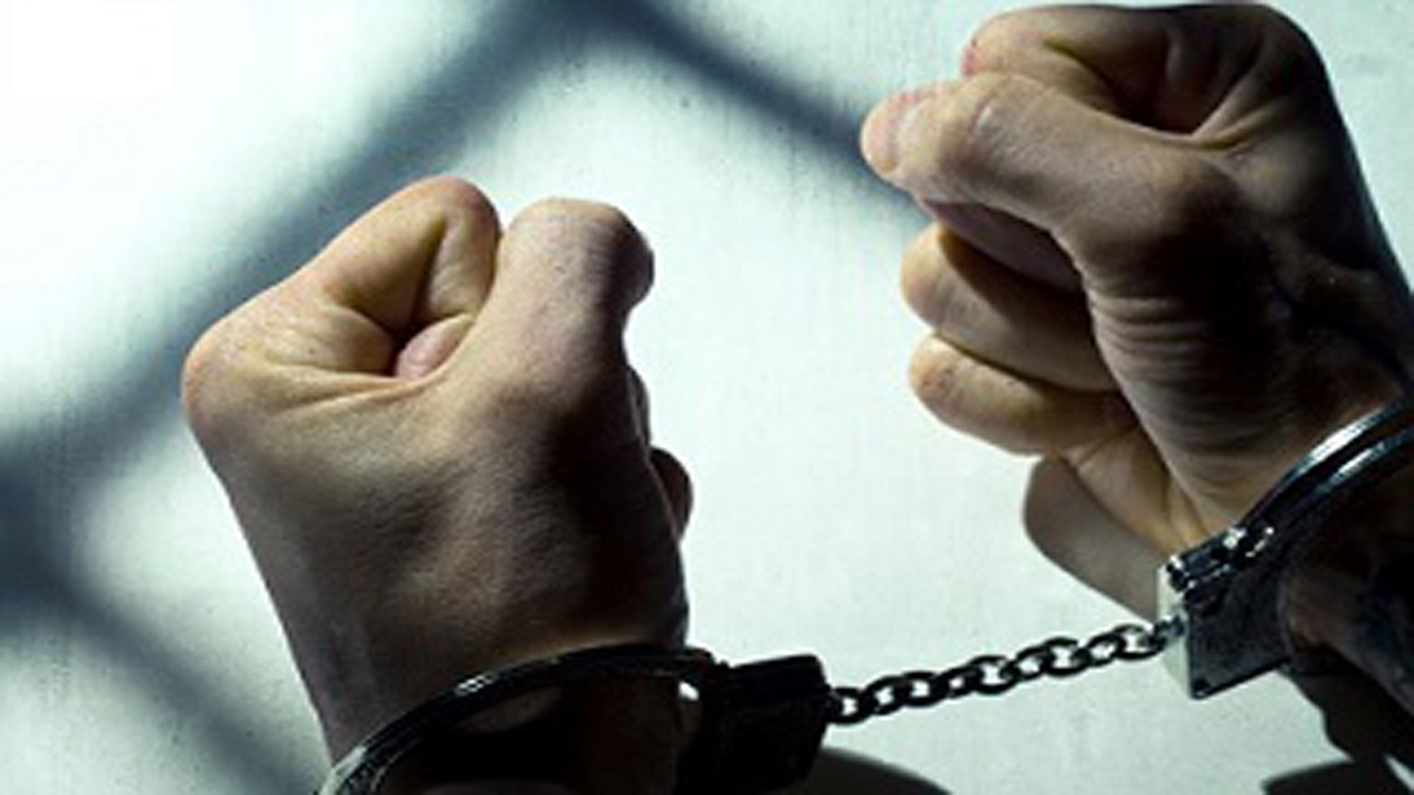 دستگیری ۷ عضو اصلی یک شرکت هرمی در شیراز دستگیری ۷ عضو اصلی یک شرکت هرمی در شیراز