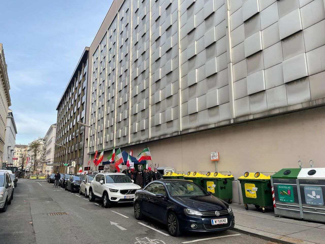 نمایش تکراری مخالفان رفع تحریم ها! نمایش تکراری مخالفان رفع تحریم ها!