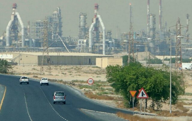مصدومیت ۱۰ نفر در آتش سوزی پالایشگاه نفت کویت مصدومیت ۱۰ نفر در آتش سوزی پالایشگاه نفت کویت