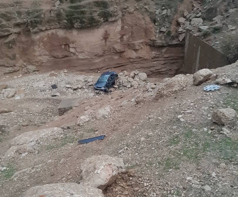 سه کشته در سقوط یک دستگاه خودرو به دره سه کشته در سقوط یک دستگاه خودرو به دره